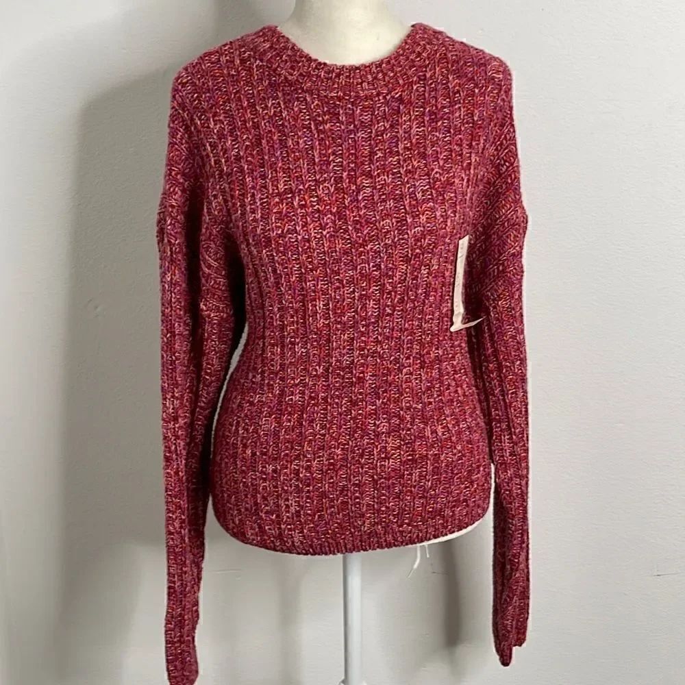 NWT Universal Thread cable knit sweater.  Size Medium. Soft cotton blend.